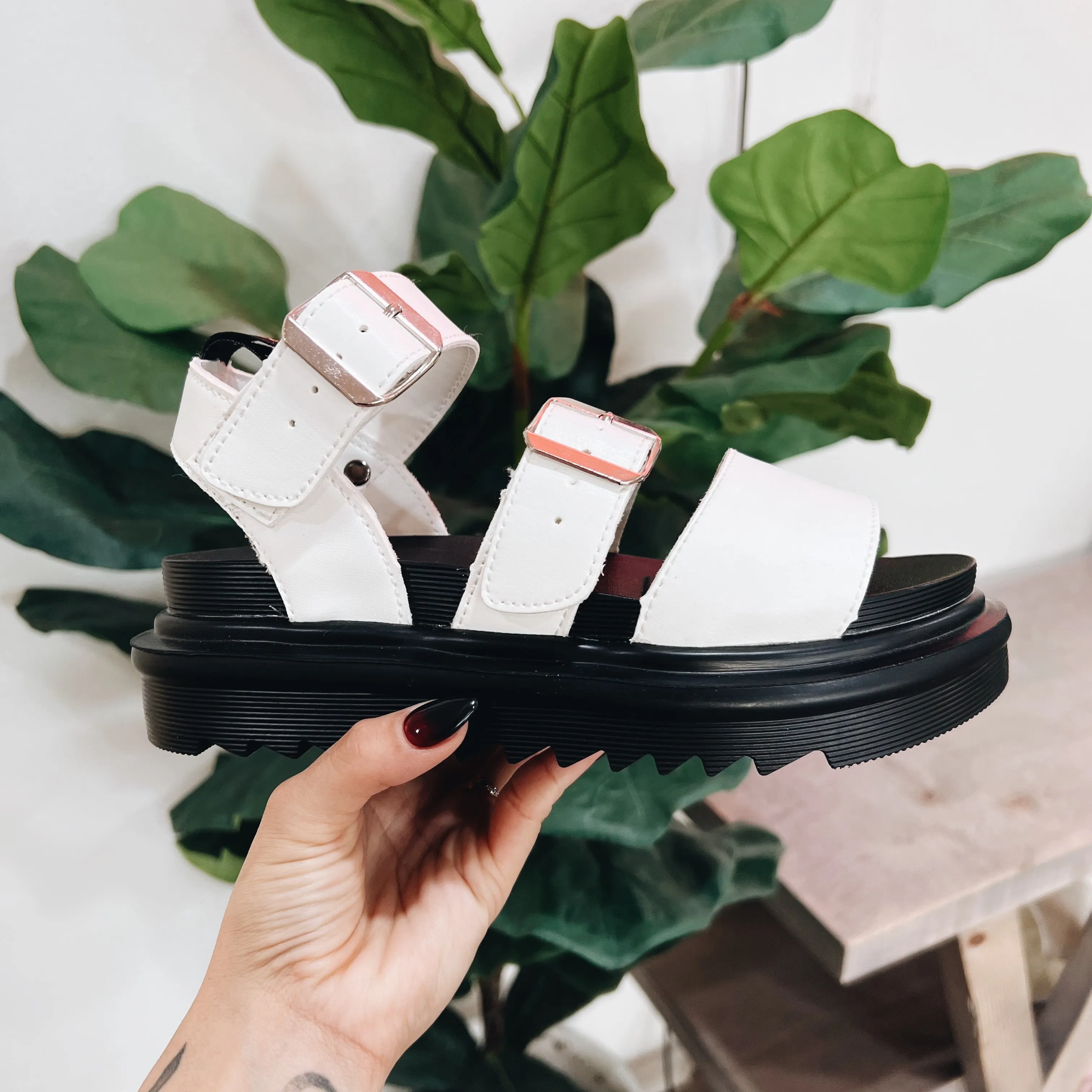 Salem Sandal