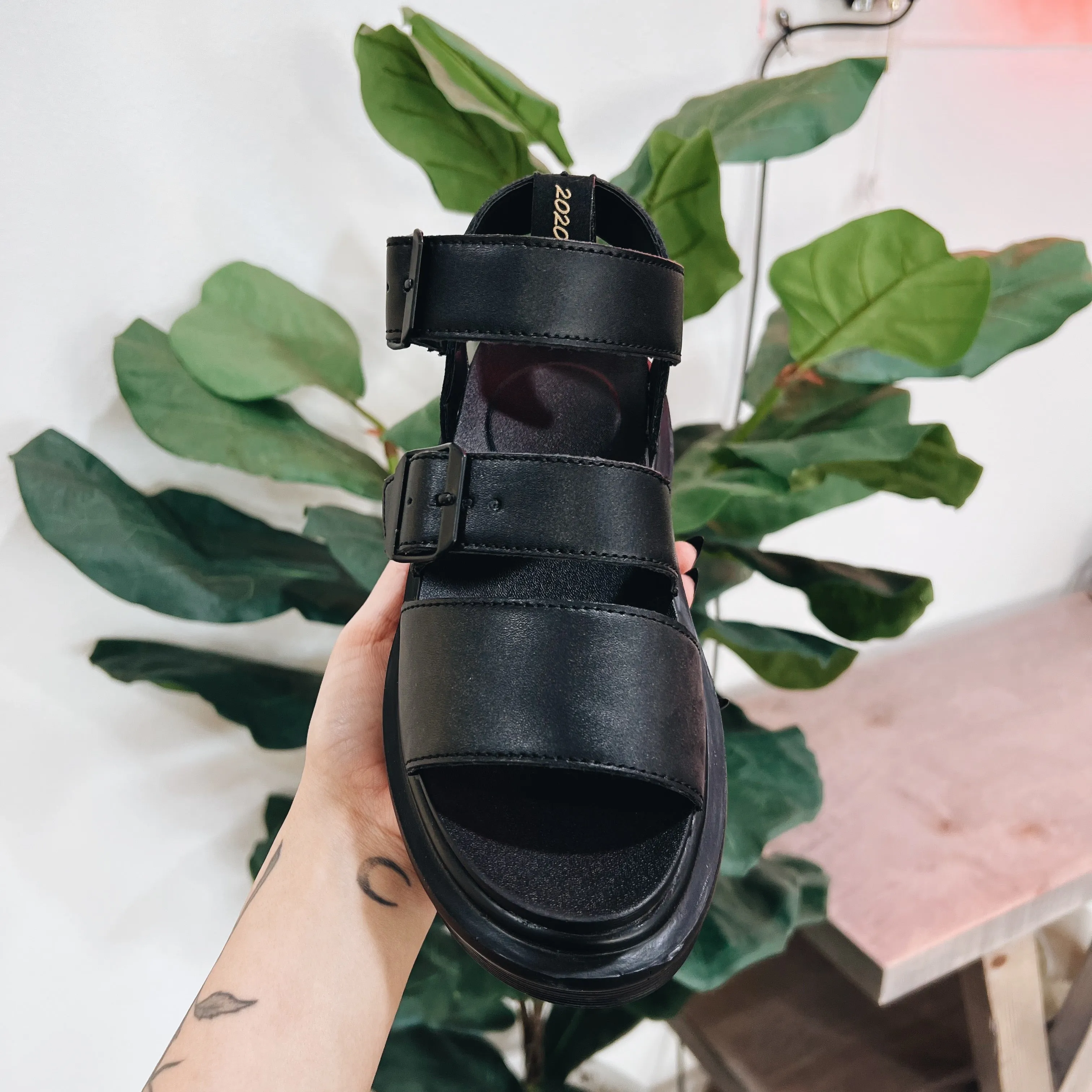 Salem Sandal